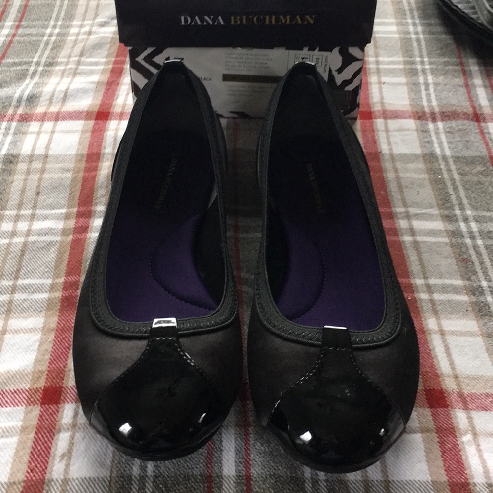 Dana Buchman black flats